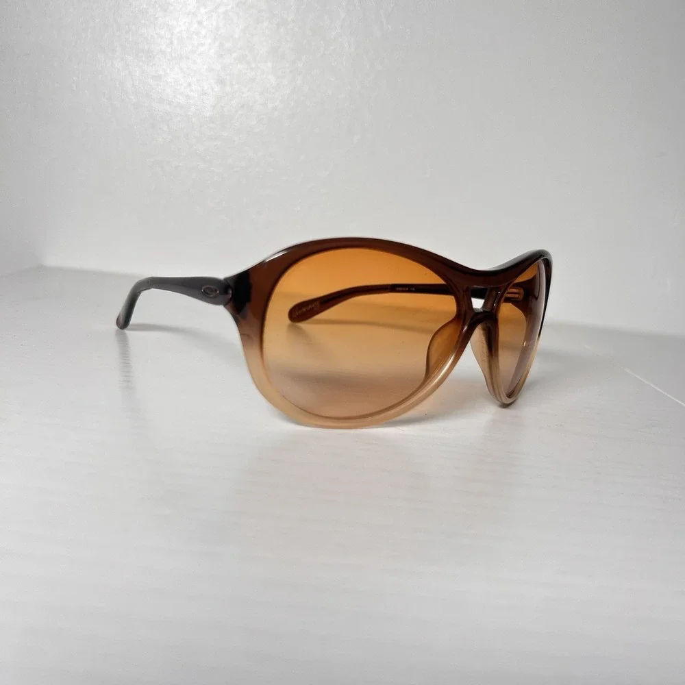 Discontinued Oakley Vacancy Iced Latte Brown Gradient Lens Sunglasses OO2014-05